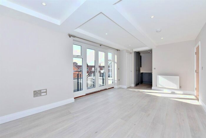 1 Bedroom Flat To Rent In Regal House, Station Road, Marlow, Buckinghamshire, SL7