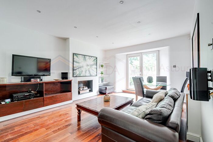 2 Bedroom Flat To Rent In Greville Road, St Johns Wood, London, NW6