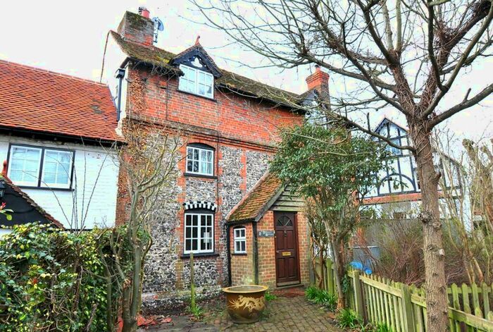 2 Bedroom House To Rent In Henley Road, Hurley, Maidenhead, Berkshire, SL6