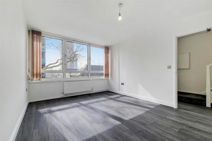 4 Bedroom Flat To Rent In Tideway House, London, E14