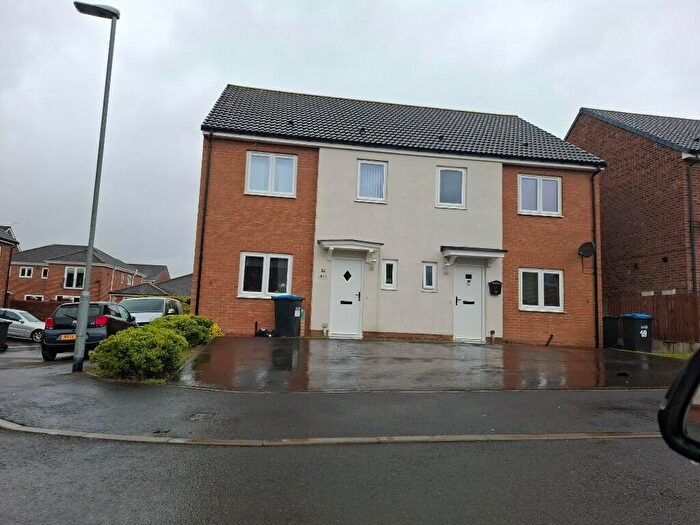 4 Bedroom Semi-Detached House To Rent In Majolica Mews, DH6