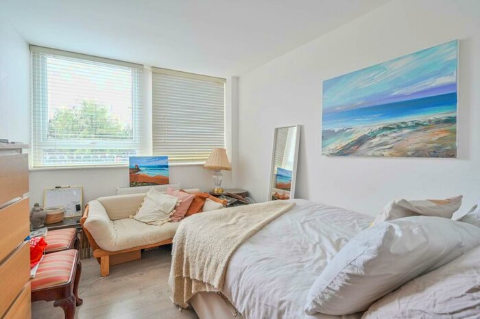 2 Bedroom Flat To Rent In High Street, Barnet, EN5