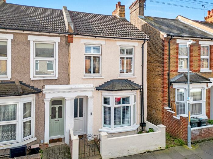 2 Bedroom End Of Terrace House For Sale In Havelock Road, Gravesend, Kent, DA11