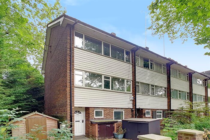 Studio To Rent In Camberwell Grove, London, SE5