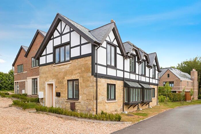 3 Bedroom End Of Terrace House For Sale In Ardingly Road, Lindfield, Haywards Heath, RH16