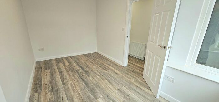 4 Bedroom End Of Terrace House To Rent In Willoughby Road, Slough, Berkshire, SL3