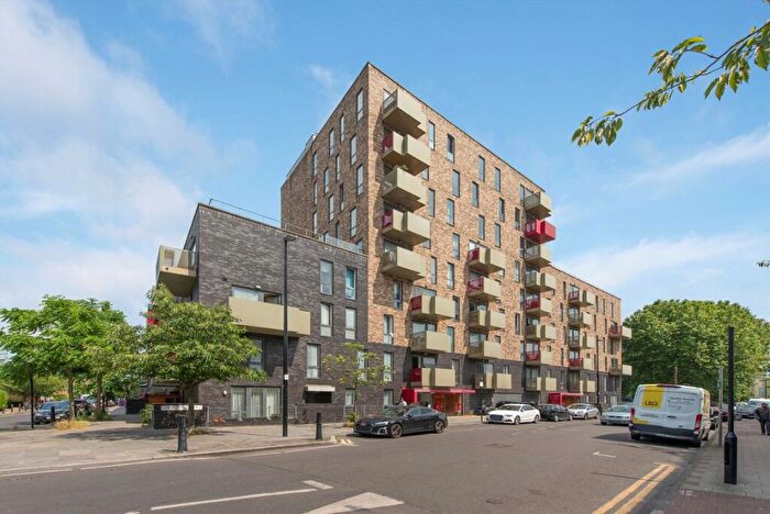 4 Bedroom Flat To Rent In Duckett Street, Stepney Green, E1