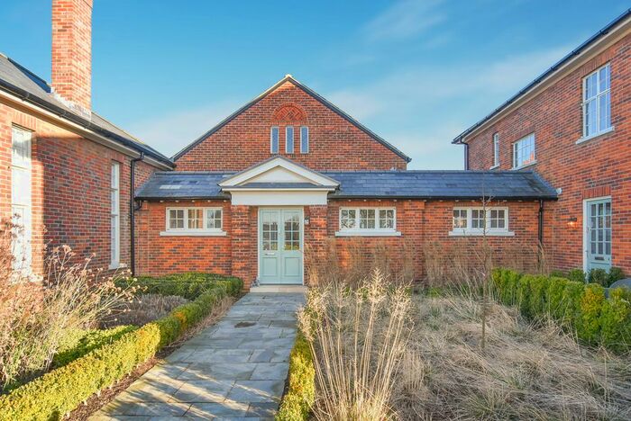 2 Bedroom Maisonette To Rent In Orchard Square, Caversfield, Bicester, OX27