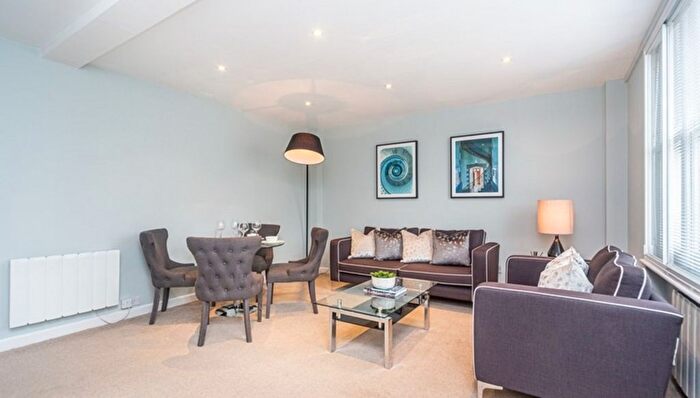 2 Bedroom Flat To Rent In Hill Street, Mayfair, W1J