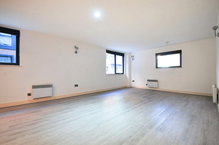 2 Bedroom Flat To Rent In Isaac Way, Manchester, M4