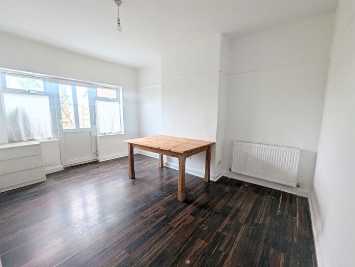 3 Bedroom Semi-Detached House To Rent In Jacmar Crescent, Smethwick, B67