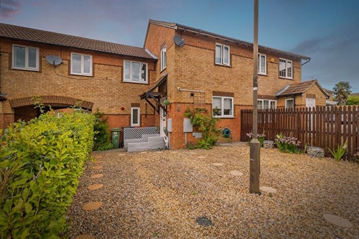 2 Bedroom Terraced House For Sale In Hexham Gardens, Bletchley, Milton Keynes, MK3