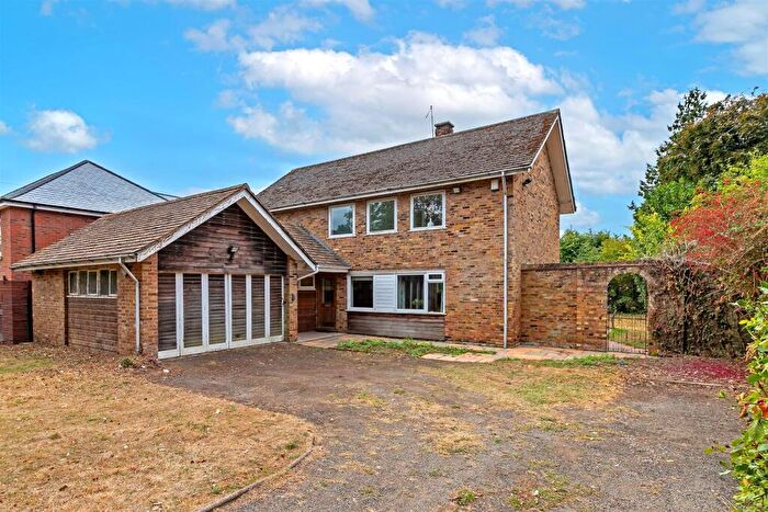 4 Bedroom Detached House For Sale In Townsend Drive, St. Albans, AL3