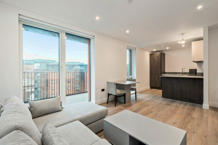 2 Bedroom Apartment To Rent In Snow Hill Wharf, Birmingham, B4