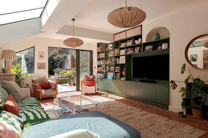 3 Bedroom Semi Detached House For Sale In Nunhead Grove, London, SE15