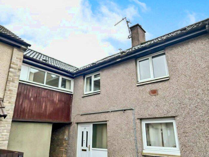 2 Bedroom Flat To Rent In Nairn Path, Glenrothes, KY6