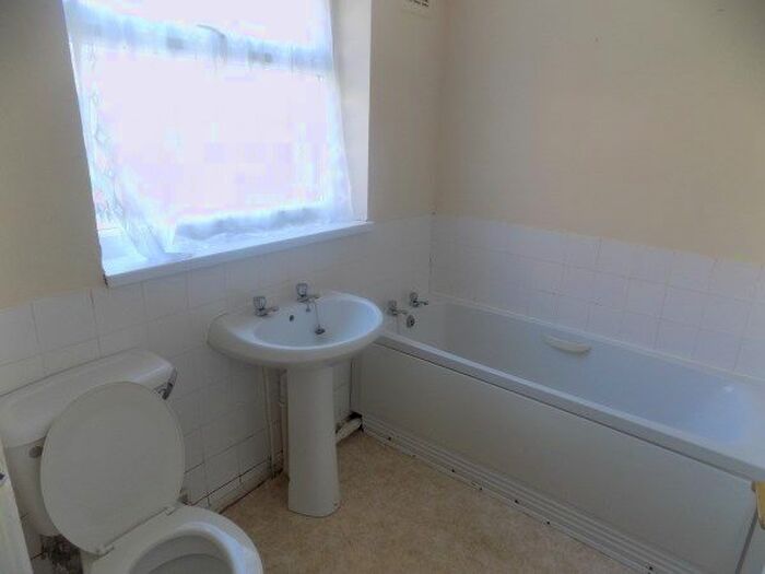 2 Bedroom Flat To Rent In Lily Avenue, Bedlington, NE22