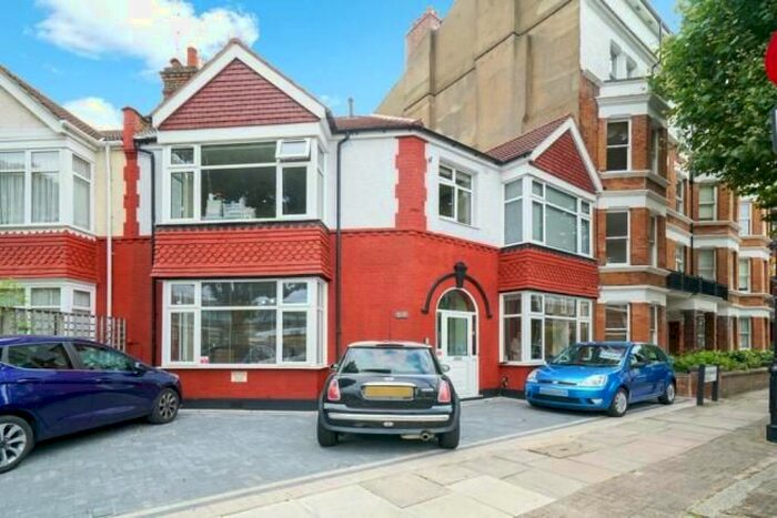 3 Bedroom Flat To Rent In Caledonian Road, Islington, N7