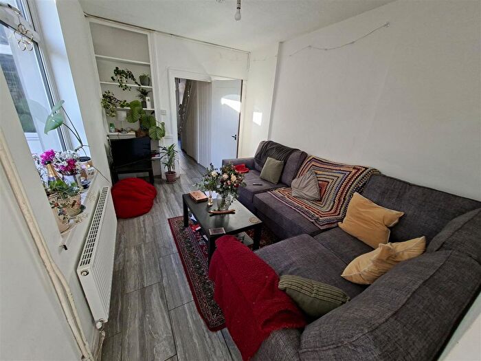 5 Bedroom Property To Rent In Strathnairn Street, Roath, CF24