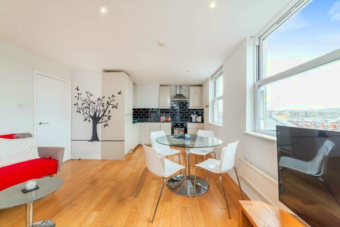 2 Bedroom Flat To Rent In Kilburn High Road, Kilburn, London, NW6