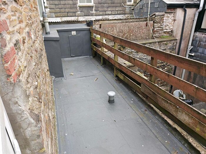 2 Bedroom Flat To Rent In Chings Alley, Launceston, PL15