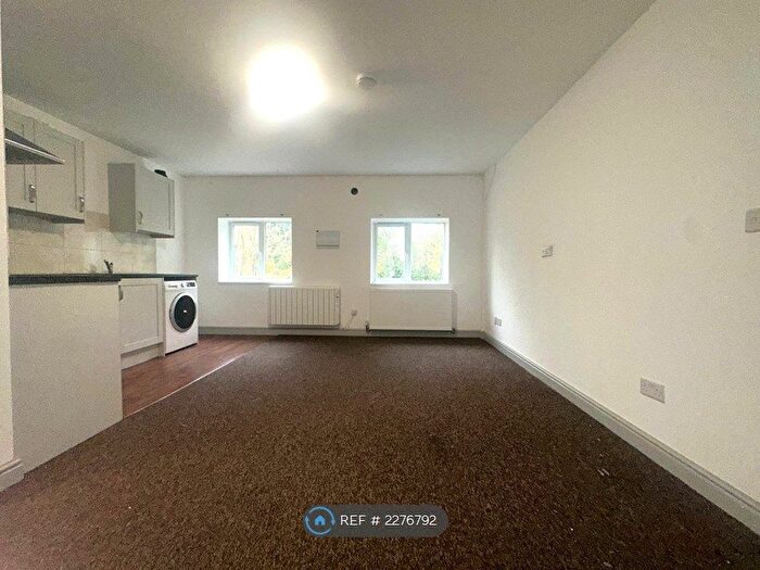 2 Bedroom Flat To Rent In Cattell Road, Warwick, CV34