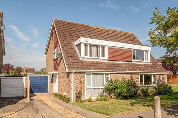 3 Bedroom Semi-Detached House For Sale In Lincroft, Oakley, MK43