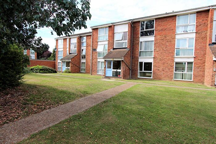 1 Bedroom Flat To Rent In Dellow Close, Ilford, IG2