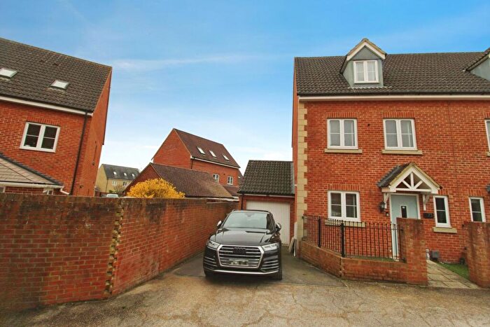 3 Bedroom Semi-Detached House For Sale In Casterbridge Road, Taw Hill, SN25