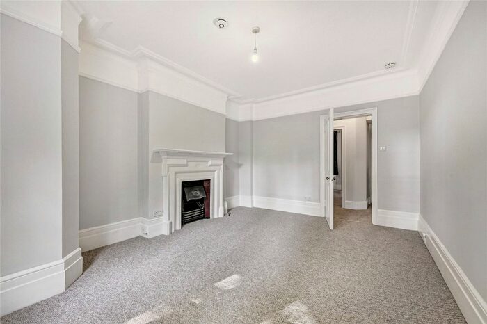 2 Bedroom Flat To Rent In Walcot Gardens, Kennington Road, London, SE11