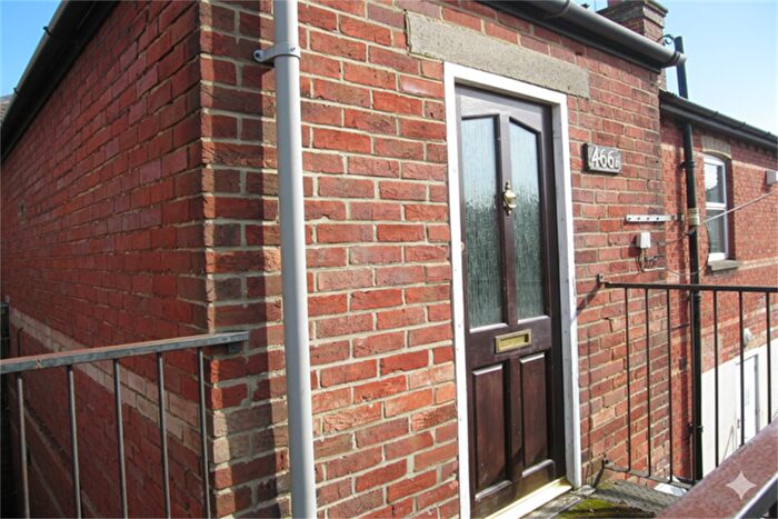 3 Bedroom Flat To Rent In Bedroom Flat In Winton, BH9