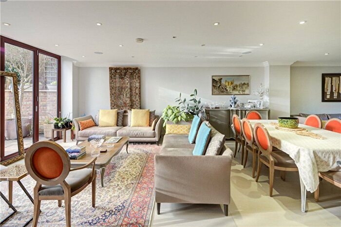 4 Bedroom Detached House To Rent In Fitzgeorge Ave, KT3