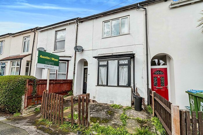 3 Bedroom Terraced House To Rent In Padwell Road, SO14