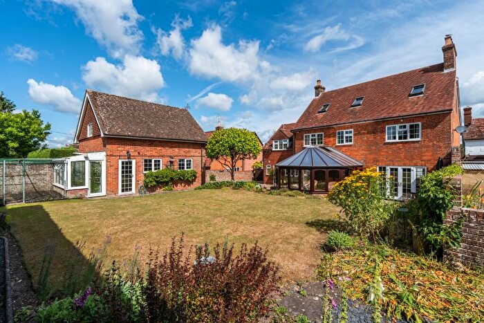 4 Bedroom Detached House For Sale In High Street, Overton, RG25