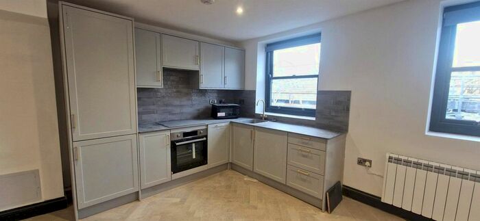 2 Bedroom Flat To Rent In Montague Street, Worthing Central, Worthing, BN11