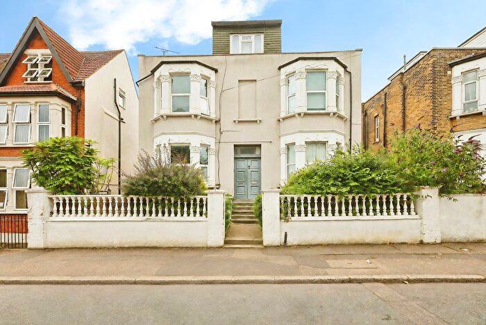 4 Bedroom Flat To Rent In York Road, Southend-On-Sea, SS1