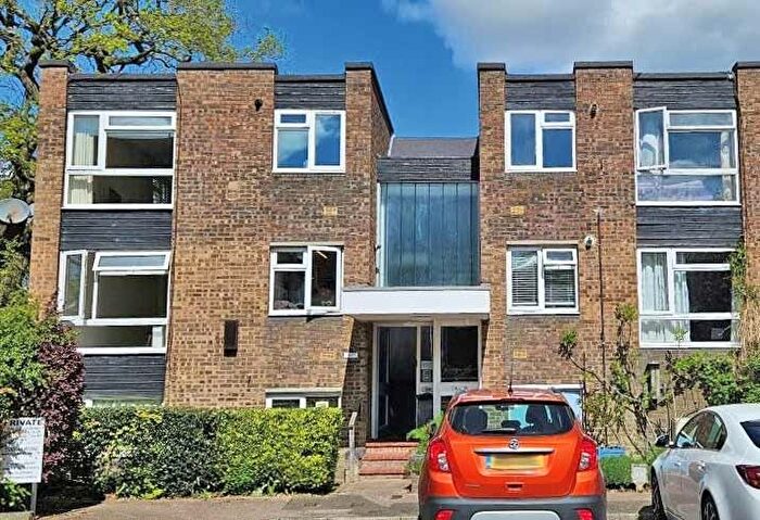 2 Bedroom Flat For Sale In Tudor Court, Tunbridge Wells, TN2