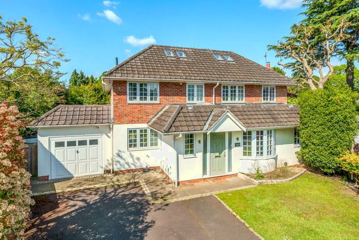 5 Bedroom Detached House To Rent In Marrowells, Weybridge, Surrey, KT13