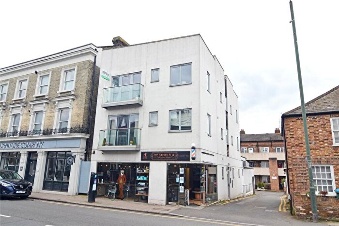 1 Bedroom Apartment For Sale In High Street, Hampton Wick, Kingston Upon Thames, KT1