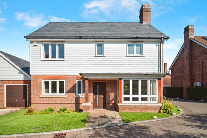 3 Bedroom Detached House For Sale In Kingfishers, Fleet, GU51