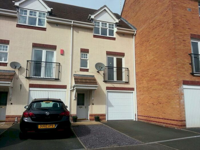 3 Bedroom Town House To Rent In Spruce Way, Stafford, ST16