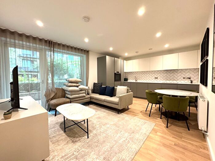 2 Bedroom Flat To Rent In Greenleaf Walk, Southall, UB1