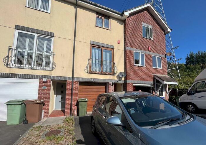 2 Bedroom Terraced House To Rent In Fully Booked - No More Enquiries, PL6