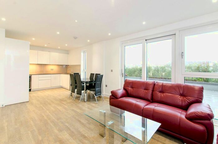 2 Bedroom Flat To Rent In Wandsworth Road, Nine Elms, London, SW8