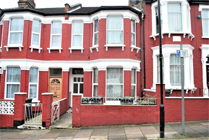 2 Bedroom Flat To Rent In Beresford Road, Harringay, London, N8