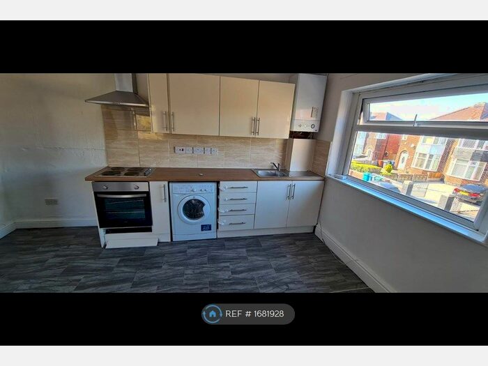 2 Bedroom Flat To Rent In Abbey Hey Lane, Manchester, M18