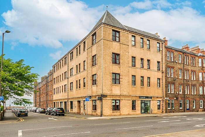 2 Bedroom Flat For Sale In Harbour Court, Harbour Road, Musselburgh, EH21