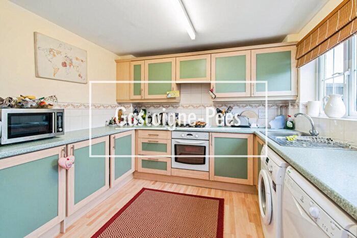 3 Bedroom Semi Detached House To Rent In Beggarwood, RG22