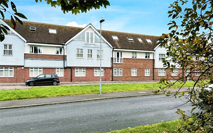 2 Bedroom Apartment For Sale In Lakewood Road, Highcliffe, Christchurch, Dorset, BH23