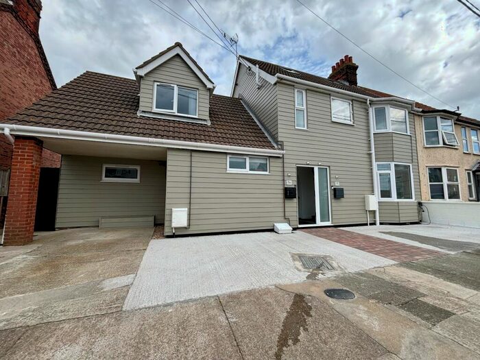 2 Bedroom Flat To Rent In Manor Road, IP11